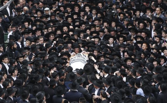 צפו: רבבות השתתפו בהלוויתו של הרב אויערבך זצ"ל