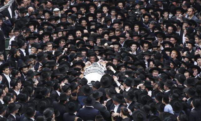  צפו: רבבות השתתפו בהלוויתו של הרב אויערבך זצ"ל