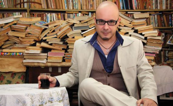 סולן להקת טיפקס נפל ואושפז- ההופעה נדחתה