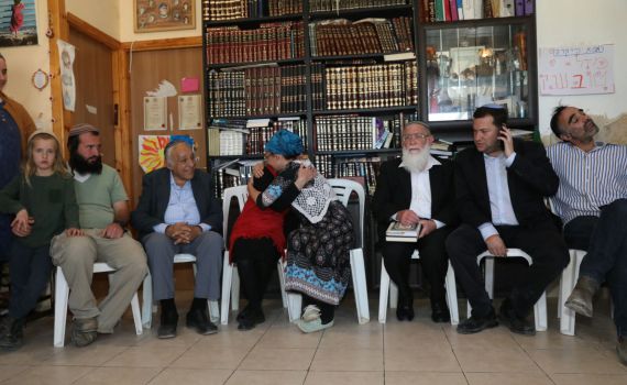 צפו: רגע ההודעה על אישור הישוב חוות גלעד