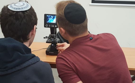 יום המדע במכללת הרצוג: טעימה אקדמית לתלמידים