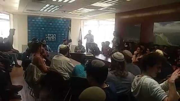 צפו: האדמו"ר מסמוטריץ' בהתוועדות בכנסת