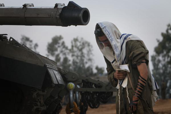 שו"ת: האם חיילים יכולים לקרוא פרשת זכור בלילה?