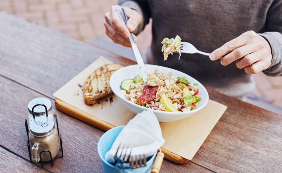 החוקרים מגלים: זה הזמן הכי גרוע לארוחת צהריים