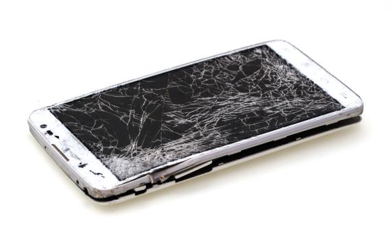 תשכחו ממגן זכוכית: הכירו את המסך שלא נשבר לעולם