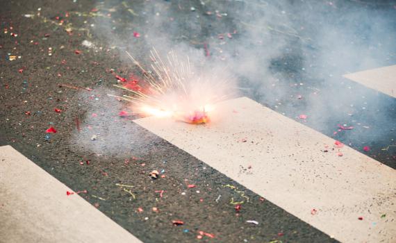 נער שיחק בנפצים- ונפצע בפניו