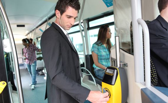 הזוי: כרטיס 'רב קו' נחסם בגלל שהושתל בתוך הגוף