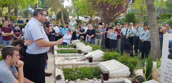 "לחוש כל יום את הגעגוע ולבחור בחיים"