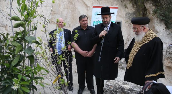 צפו: הרב דוד לאו בברכת האילנות באוניברסיטה