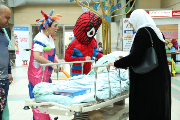 דו קיום במסיבת פורים: המתנדבים העלו חיוך על פניה של הילדה הערבייה