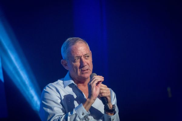גנץ מסמן את המטרה הבאה: "שוקל להתמודד בבחירות"