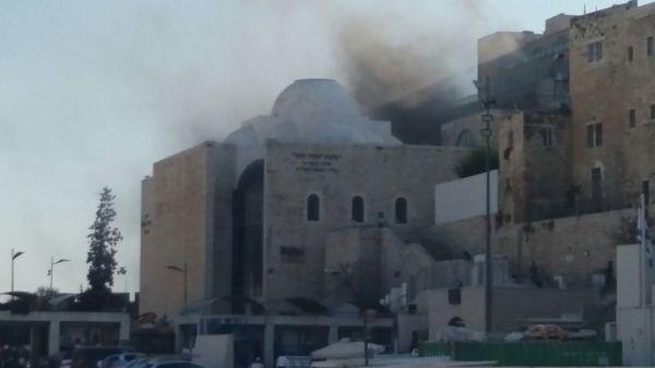 ארבעה צוותי כיבוי פועלים בשריפה בישיבת פורת יוסף