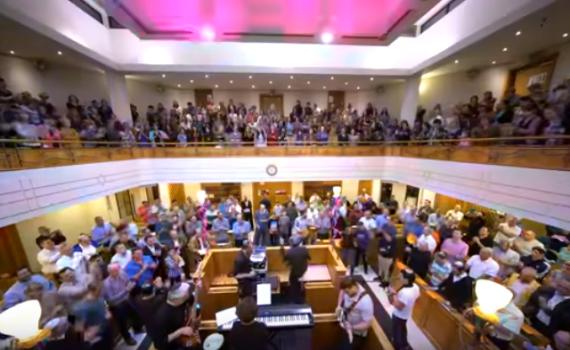 קולולם בגרסה הדתית: 'ראו בנים'• צפו