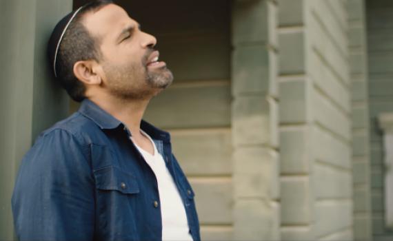 חוזר לאחר השקט: אודי דוידי משיק קליפ חדש• צפו