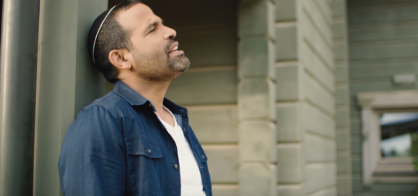 חוזר לאחר השקט: אודי דוידי משיק קליפ חדש• צפו