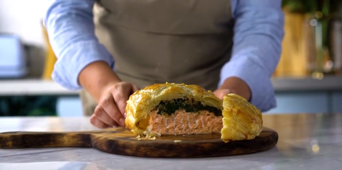 איך לא חשבנו על זה קודם: מתכון לסלמון וולינגטון