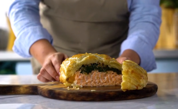 איך לא חשבנו על זה קודם: מתכון לסלמון וולינגטון