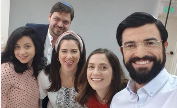 לאחר 10 שנים: כוכבי הסדרה "סרוגים" מתאחדים