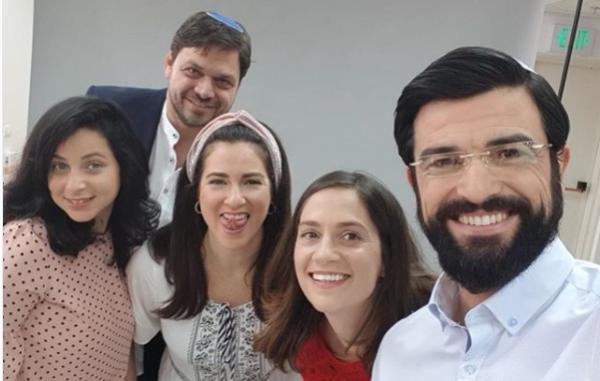 לאחר 10 שנים: כוכבי הסדרה "סרוגים" מתאחדים