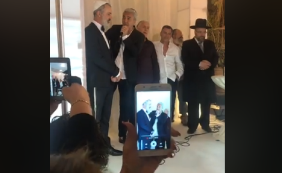 לכבוד חתונת אחיו: קובי פרץ השתחרר מהכלא• צפו