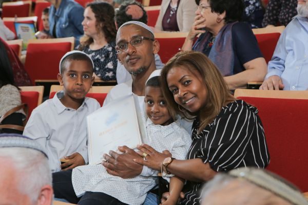 45 תלמידים זכו בפרסים על כתיבה יוצרת בחמ"ד