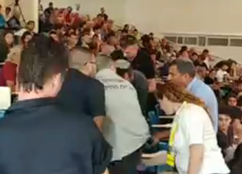 צפו: השתולל בנאומו של ישראל כץ והוצא מהאולם