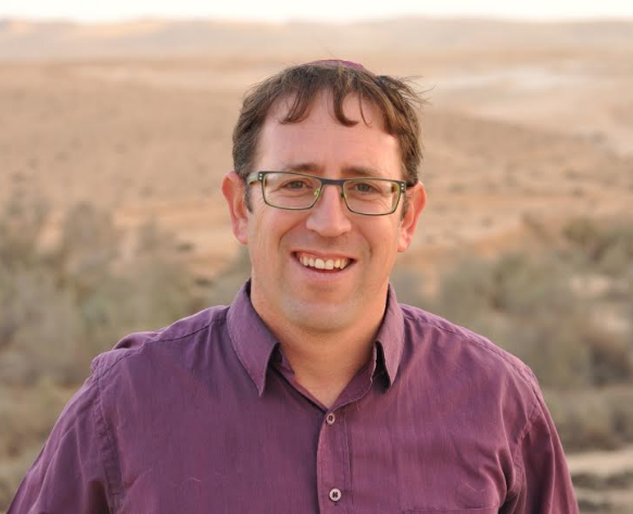 שמח שלמדתי בבית מדרש שראשו מסוגל להביט קדימה