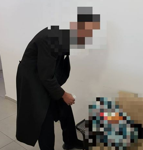 חבר מועצת העיר מזועזע: "הציעו לי להניח תפילין"