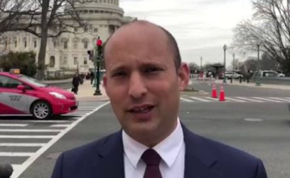 קחו אוויר: המסע המדיני של בנט ב- 112 שניות. צפו