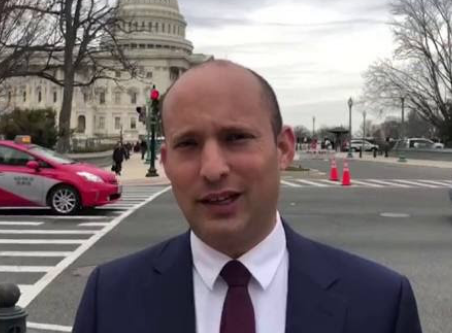 קחו אוויר: המסע המדיני של בנט ב- 112 שניות. צפו