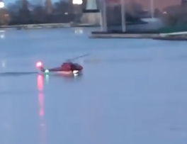 מסוק תיירים התרסק לתוך המים; 5 נהרגו. צפו בתיעוד