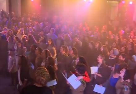 צפו: מאות בנות סרוגות בתשובה לרבנים