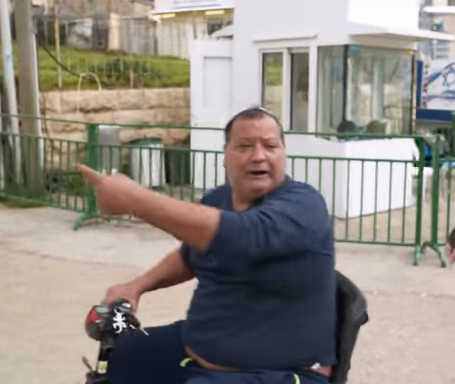 מקומם: אין כניסה לנכים למערכת המכפלה. צפו