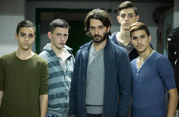 'מוטלים בספק' • המציאות שדוקרת את הדמיון