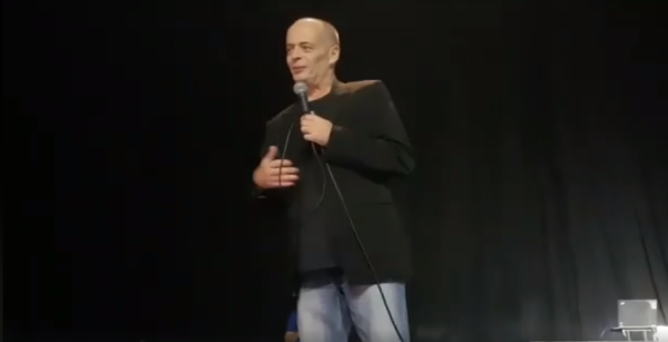 צפו: הכרת התודה המרגשת של הזמר אדם לרופאיו