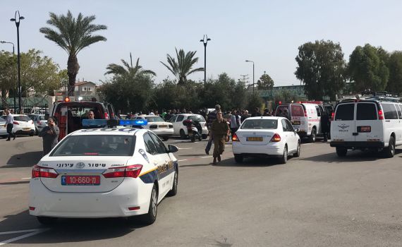 עכו: זריקת אבנים לעבר אזרחים סמוך לחוף הים