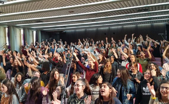 טוב לשיר איתך פתאום: שרות בשלושה קולות