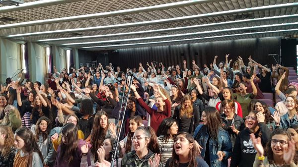 טוב לשיר איתך פתאום: שרות בשלושה קולות