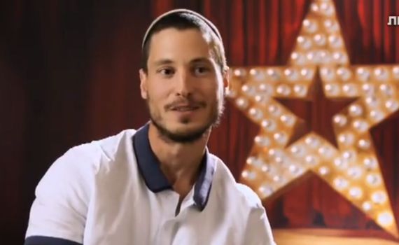 מחפש שידוך: המתופף הדתי שכבש את המסך•צפו