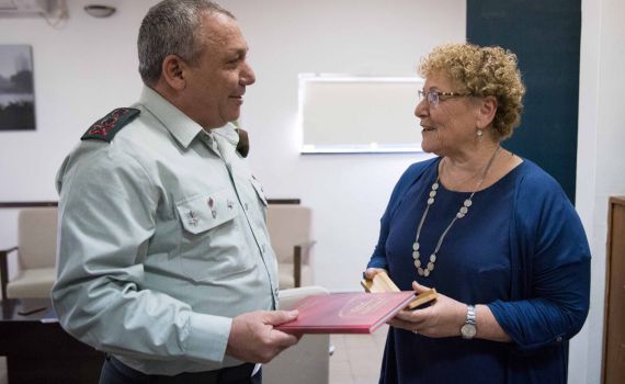 פיקד על אוריאל ואלירז: איזנקוט נפגש עם מרים פרץ