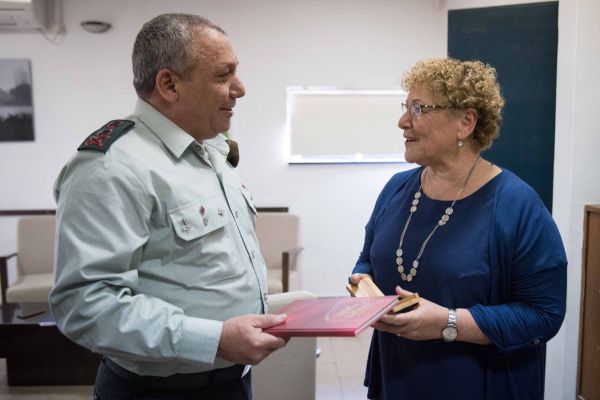 פיקד על אוריאל ואלירז: איזנקוט נפגש עם מרים פרץ