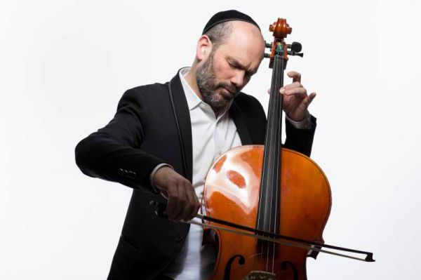 קלאסיקה: מתי כספי הלחין יונתן רזאל מבצע• צפו