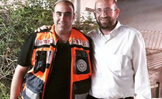 הנהג שאיבד את ההכרה עם החובש שהציל את חייו