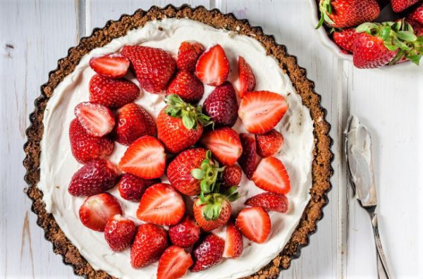 סוף עונת התותים: מתכון לעוגת שבת מסכמת