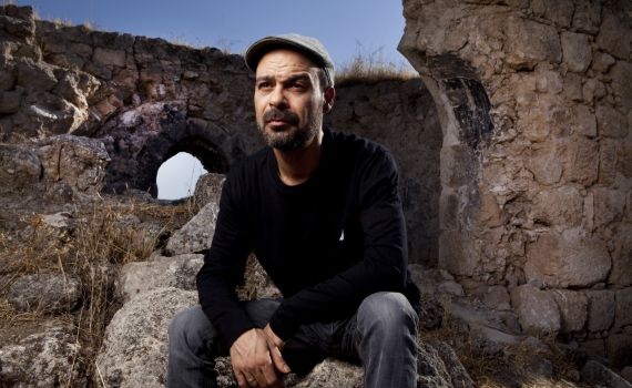 עמיר בניון משתף פעולה עם המפיק של עומר אדם•צפו