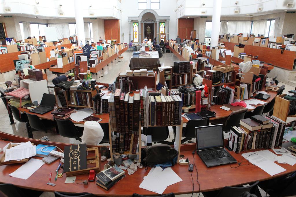 בגלל מאמר, ר"מ בישיבת עתניאל התפטר