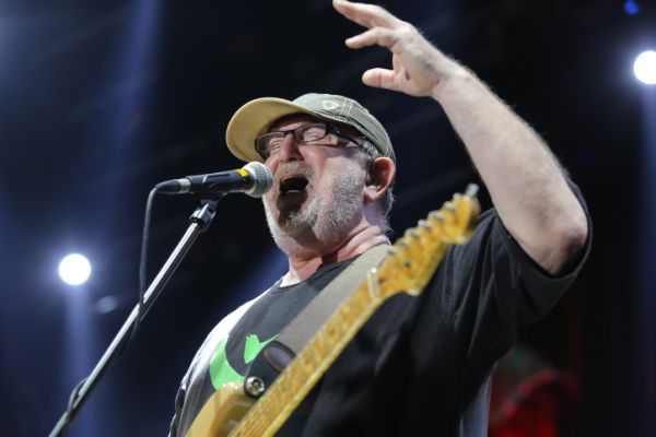 שוב: כוכב להקת "כוורת" קילל את נתניהו ומצביעיו