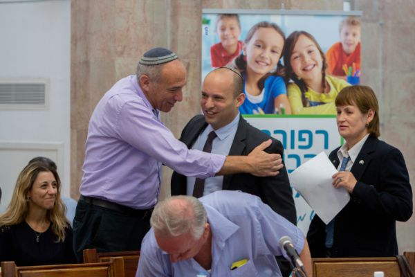 בנט צריך קודם שלום בית, אח"כ לפתור סכסוכי שכנים