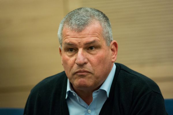 "בשביל להכשיר את חפץ מכרו לנו פרשות בטחוניות"