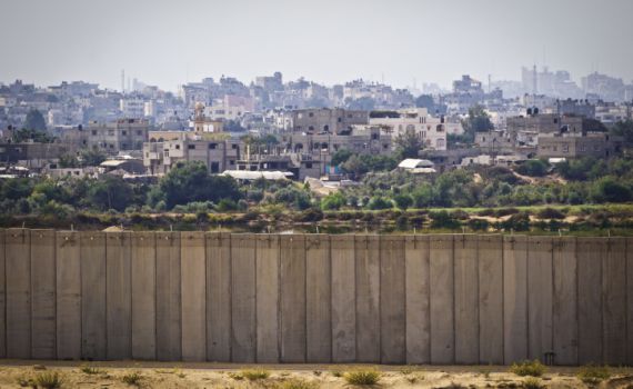 "בליל הסדר תגיעו לבית הכנסת עם נשק"